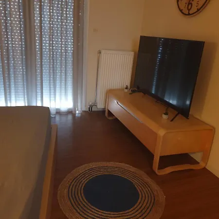 A Pleasent Small -studio Close To The Port Of Apartamento
