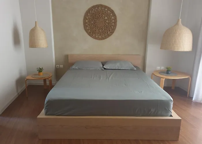 A Pleasent Small -studio Close To The Port Of