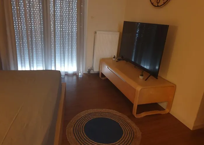 A Pleasent Small -studio Close To The Port Of Апартаменты