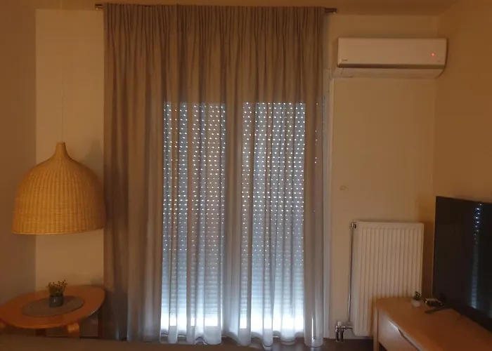 Апартаменты A Pleasent Small -studio Close To The Port Of Волос