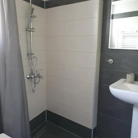 A Pleasent Small -studio Close To The Port Of Volos